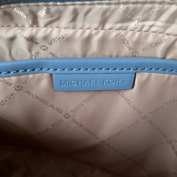 🌼Michael Kors Purse - Picture 9 of 12